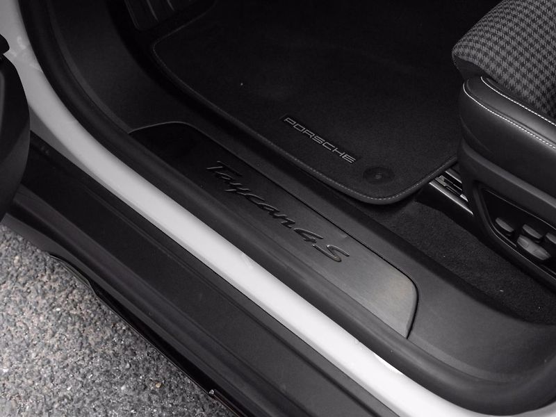 Porsche Taycan 4S Cross Turismo BOSE Matrix - fotka 11 z 23