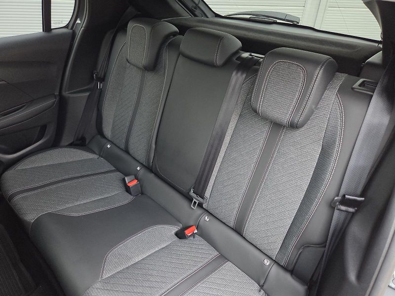 Peugeot 208 (2025) ALLURE Hybrid 100 e-DCS6 - fotka 16 z 16