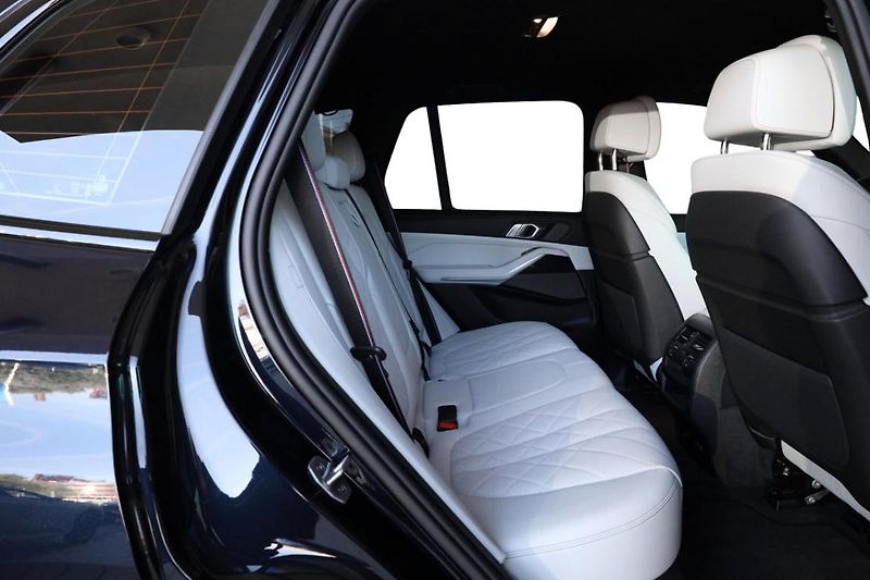 BMW X5 xDrive50e - fotka 9 z 35