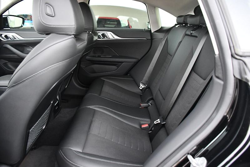 BMW i4 eDrive40 97,4%SoH. - fotka 17 z 39