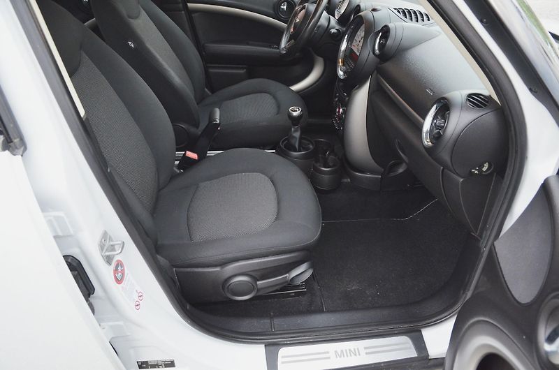 Mini Countryman (2013) 1.6D 66kW / STK 03/2028 - fotka 11 z 29