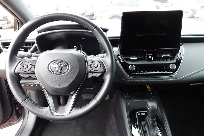 Toyota Corolla 2,0 HEV Executive TS - fotka 16 z 31