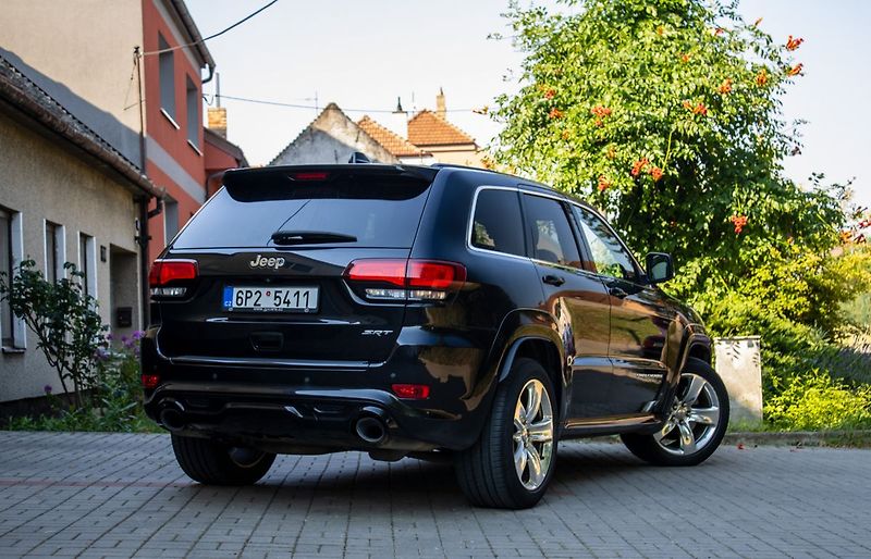 Jeep Grand Cherokee - fotka 5 z 21
