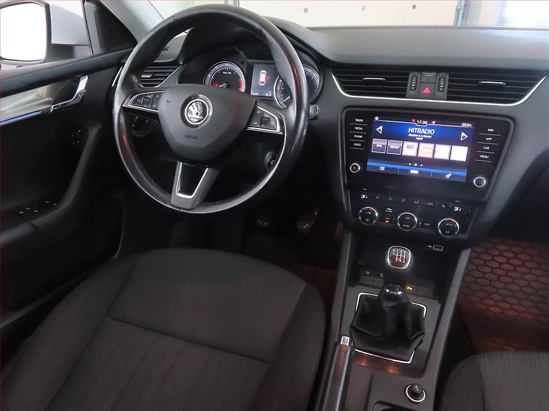 Škoda Octavia (2018) Ambition Plus 1.5 TSI, Navi - fotka 7 z 17