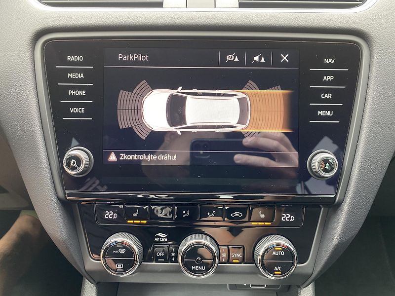 Škoda Octavia 1.4 TSI 110kW - 1xMAJ. - NAVI - fotka 28 z 45