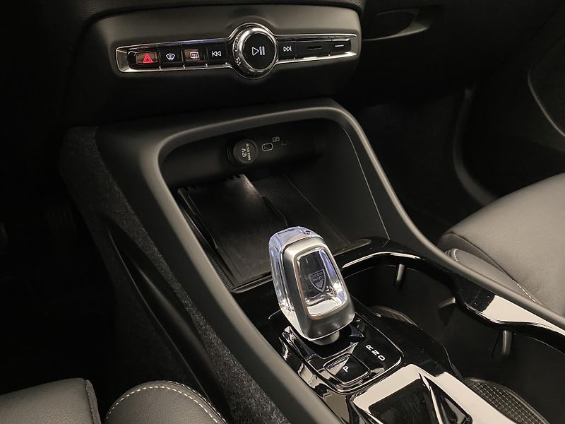 Volvo XC40 B4 DARK ULTRA AUT CZ - fotka 27 z 56