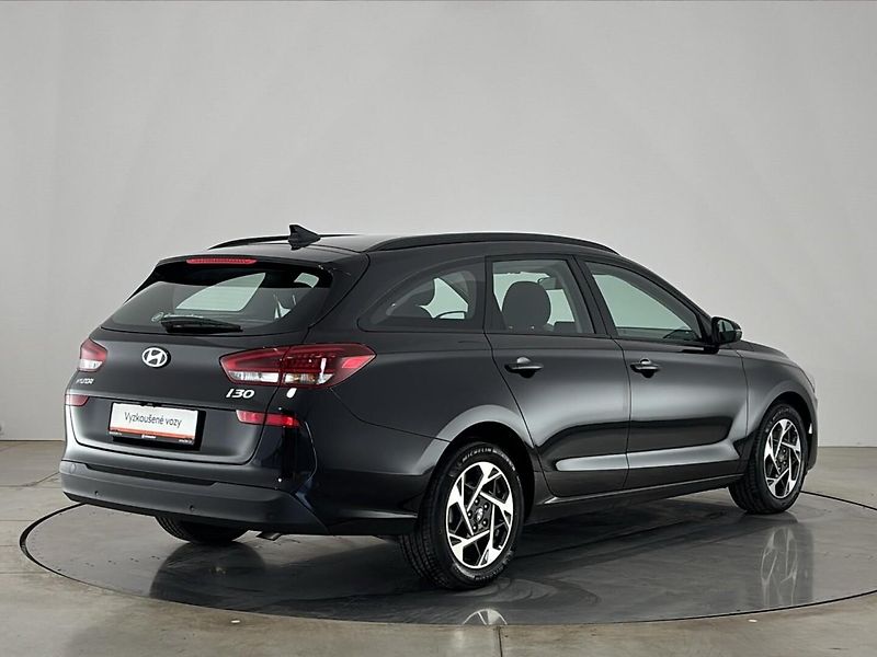 Hyundai i30 Smart DCT - fotka 2 z 26