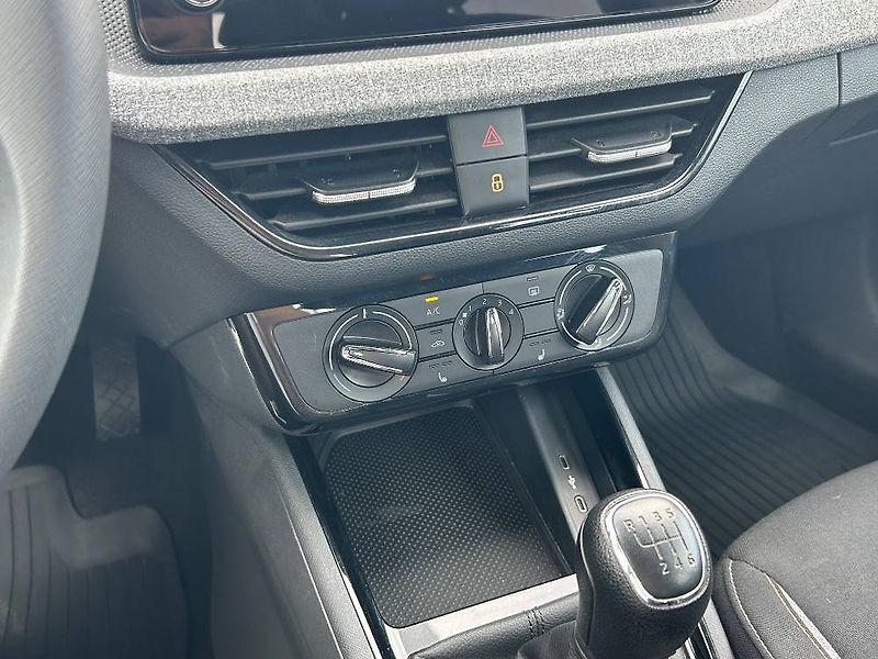 Škoda Kamiq Selection 6MP 1,0TSI - fotka 17 z 22