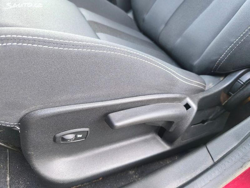 Renault Mégane KRÁSNÝ,VÝBAVA,95TKM,SERVISKA - fotka 19 z 26