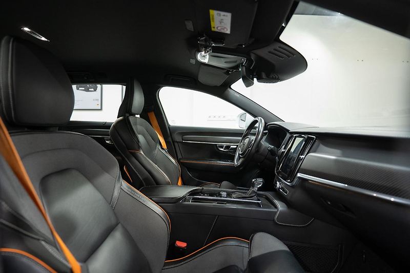 Volvo V90 Cross Country 2.0 140 kW - fotka 10 z 39