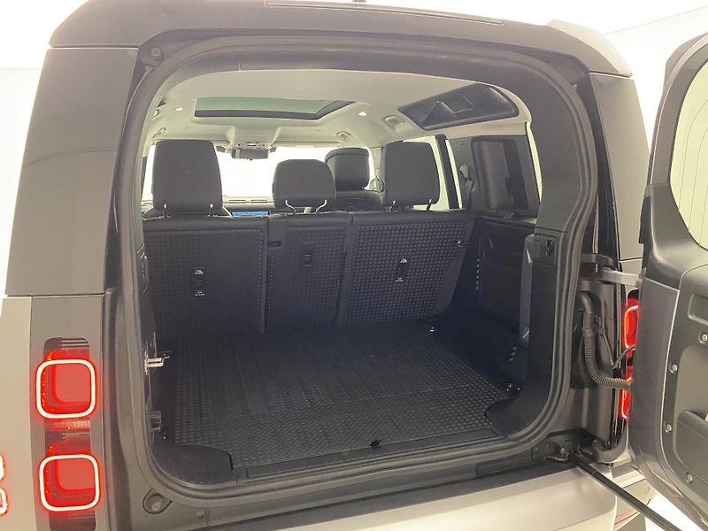 Land Rover Defender 110 D250 HSE AWD AUT CZ - fotka 6 z 51