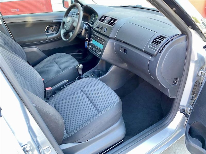 Škoda Fabia 1,6 TDI CR 55kW Active Combi - fotka 20 z 38