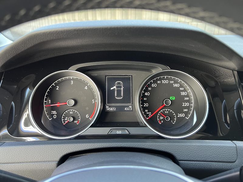 Volkswagen Golf 2.0 TDi 110 kW DSG ACC KESSY - fotka 16 z 21