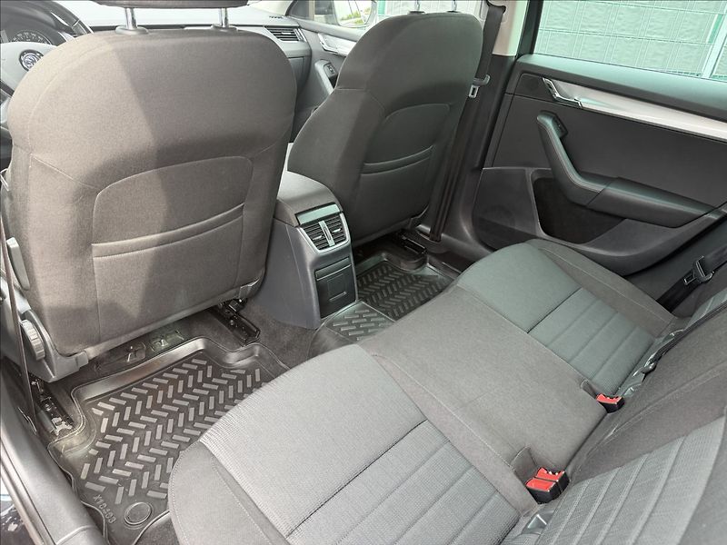Škoda Octavia III 1.6 TDI Elegance 4x4 - fotka 14 z 19