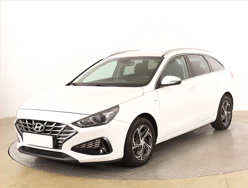 Hyundai i30 (2021) Family Comfort 1.5 T-GDI MHEV - fotka 2 z 17