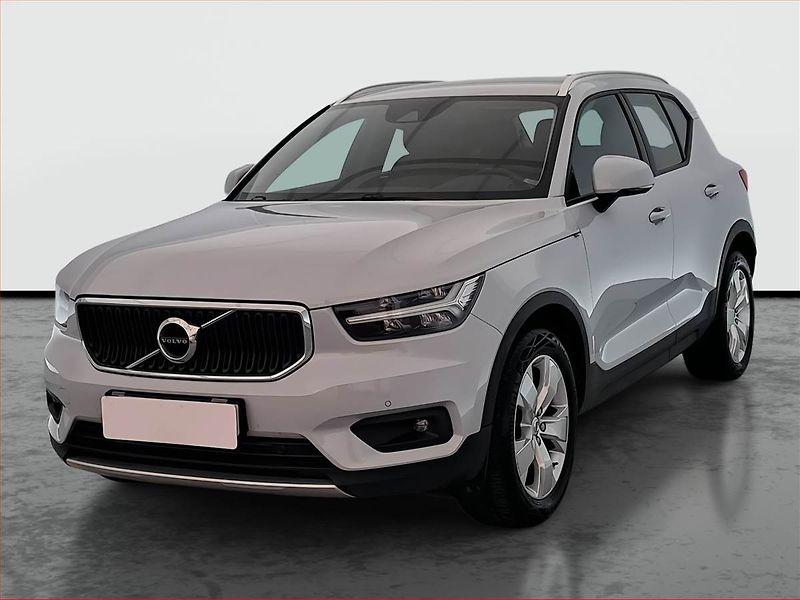 Volvo XC40 (2019) Momentum D3 AWD - fotka 2 z 18
