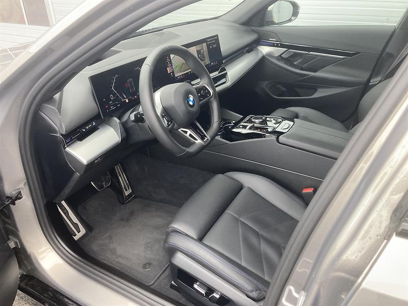 BMW Řada 5 520d xDrive Sedan - fotka 5 z 15