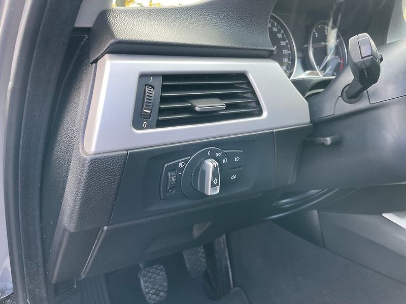 BMW Řada 3 320d Touring - fotka 24 z 30