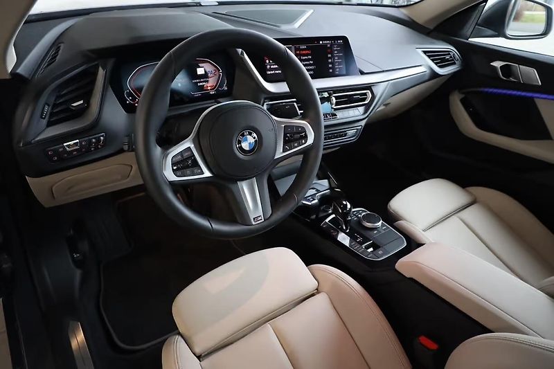 BMW Řada 2 (2022) BMW 218i Gran Coupé LuxuryLine - fotka 3 z 13