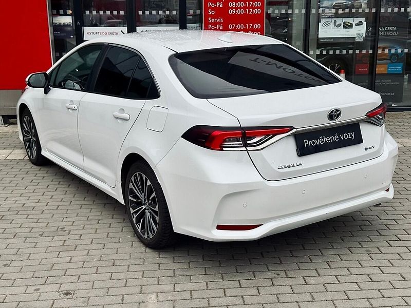 Toyota Corolla 1,8 Hybrid Style - fotka 4 z 16