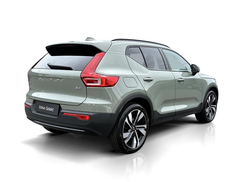 Volvo XC40 B4 FWD // ULTRA // REZERVACE - fotka 6 z 47