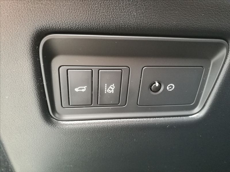 Land Rover Range Rover Sport 3,0 V6 Sport - fotka 12 z 22