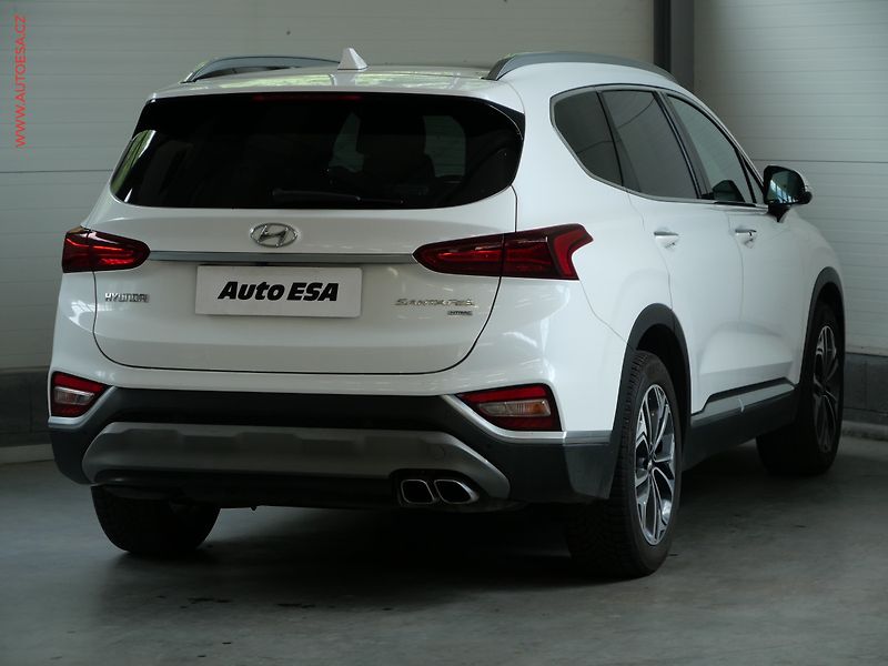 Hyundai Santa Fe (2019) 2.2 CRDi 4x4, 7míst, AT, LED - fotka 4 z 25