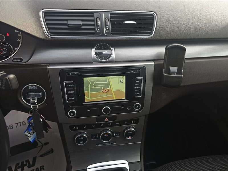 Volkswagen Passat B7 1,4TSi Comfortline NAVI - fotka 19 z 45