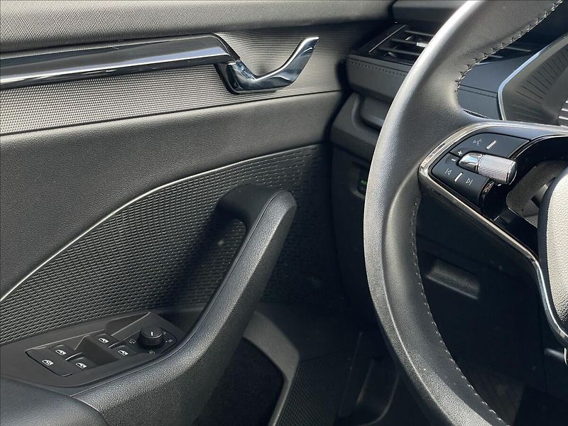 Škoda Octavia 1,0 TSI Ambition Plus KESSY - fotka 15 z 24