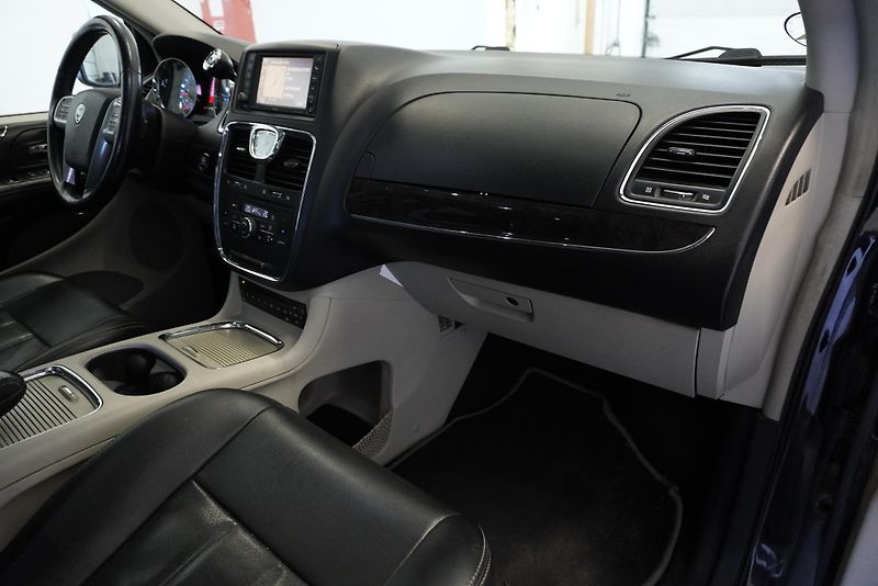 Lancia Voyager VOYAGER 3,6 V6 AUT. - fotka 30 z 33