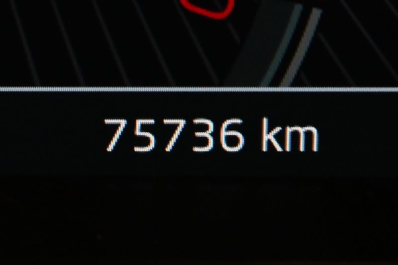 Škoda Superb 2,0 TDI 110 KW DSG STYLE Záruk - fotka 17 z 33