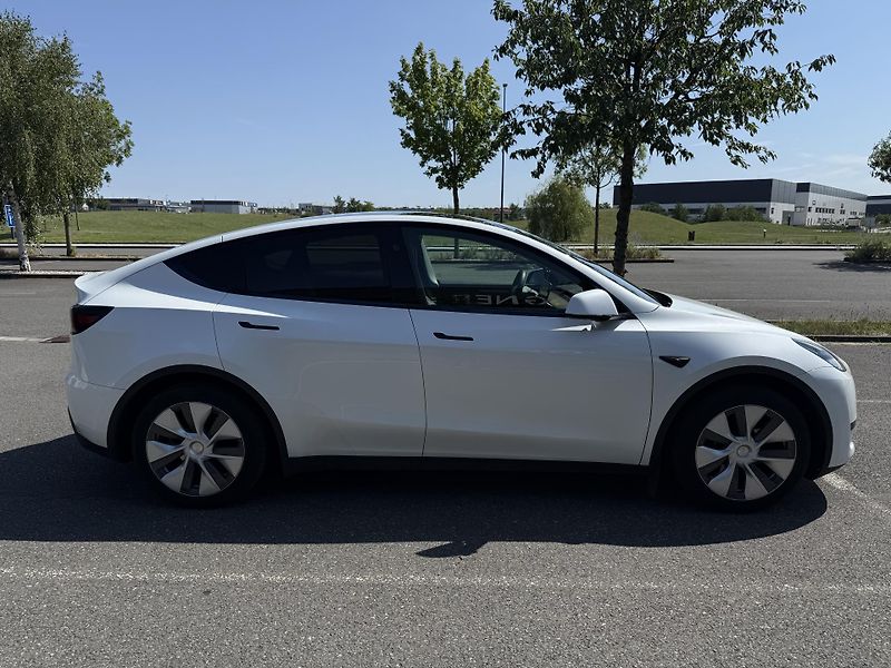 Tesla Model Y (2024) RWD | ČR | 1. maj. | ZÁRUKA - fotka 6 z 23