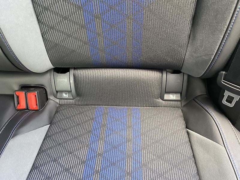 Volkswagen Golf 2.0 TSI 235kW-R-PERFORMANCE - fotka 35 z 41