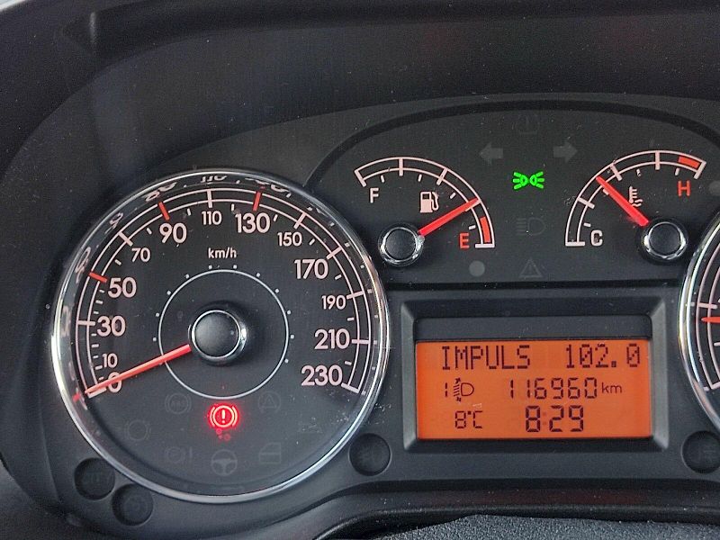 Fiat Punto (2008) 1.2 48Kw - fotka 8 z 28