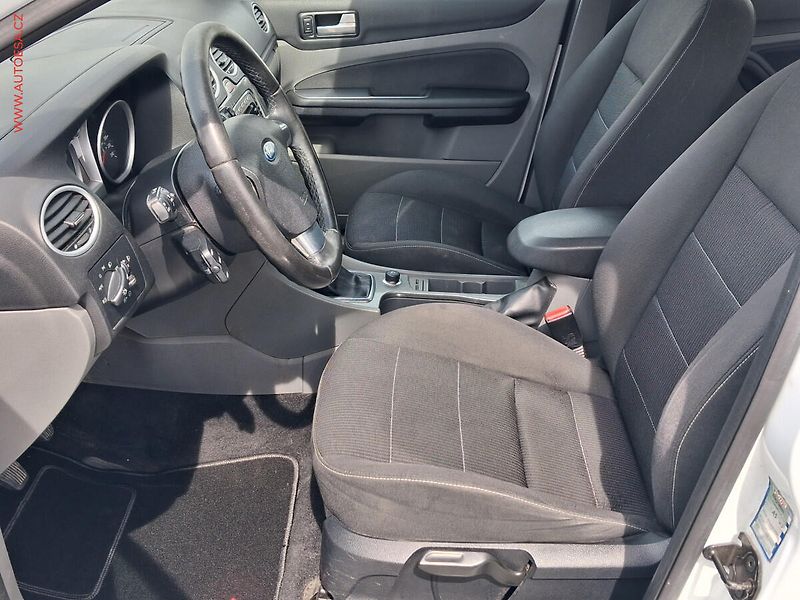 Ford Focus (2008) 1.6i, Klima - fotka 9 z 16