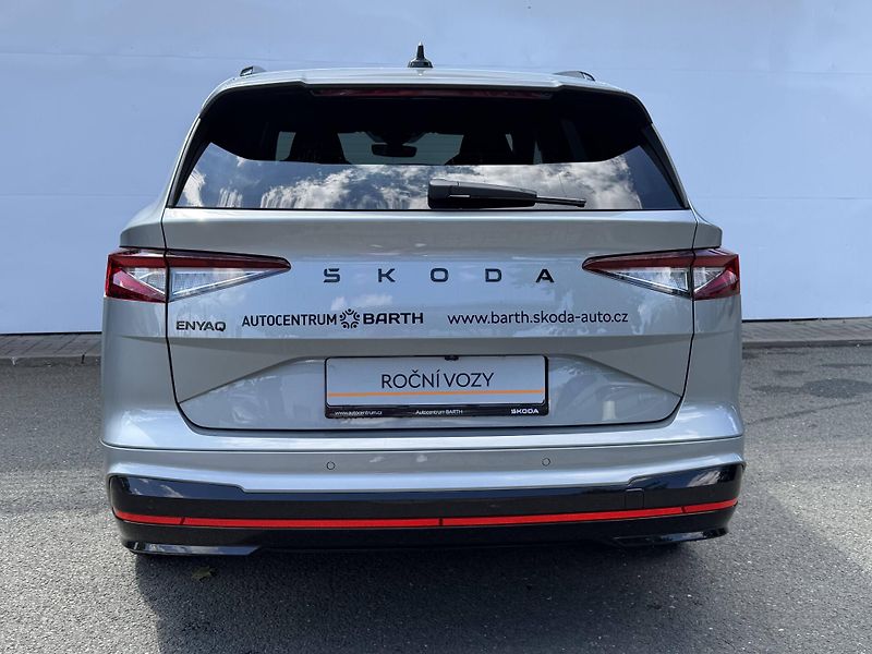 Škoda Enyaq (2026) RS 4x4 84 kWh - fotka 25 z 26