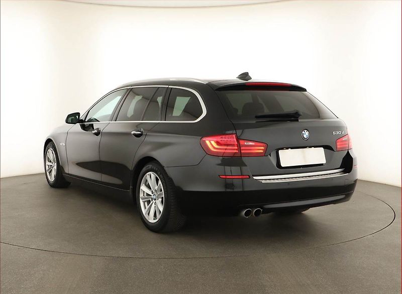 BMW Řada 5 (2013) 530d, Automat, Navi, Xenony - fotka 4 z 20
