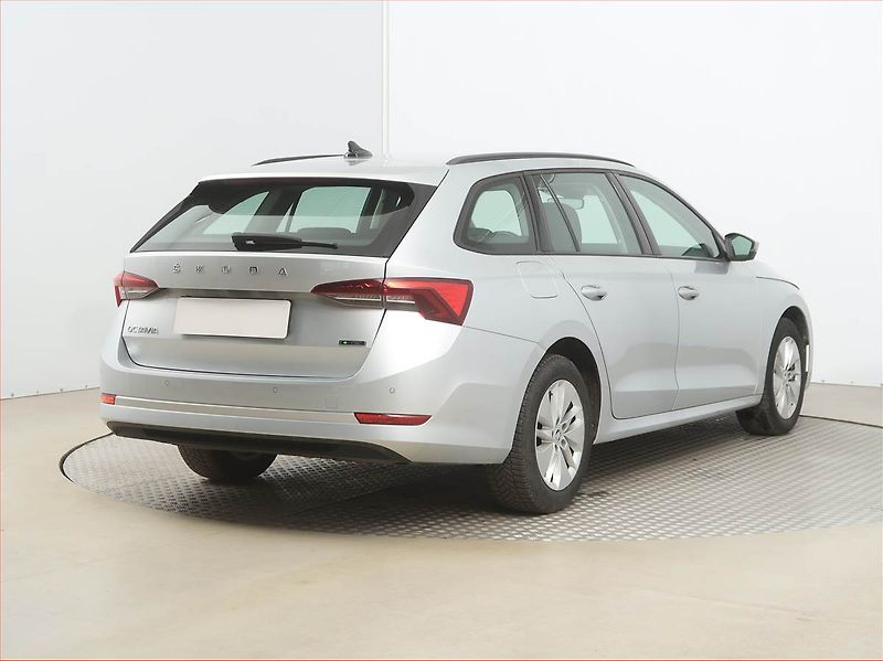 Škoda Octavia (2022) Ambition 1.0 TSI e-tec - fotka 5 z 19