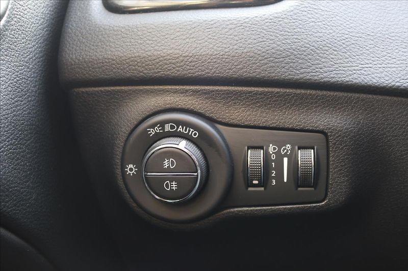 Jeep Compass 1,3 110 kW , ČR - fotka 16 z 47