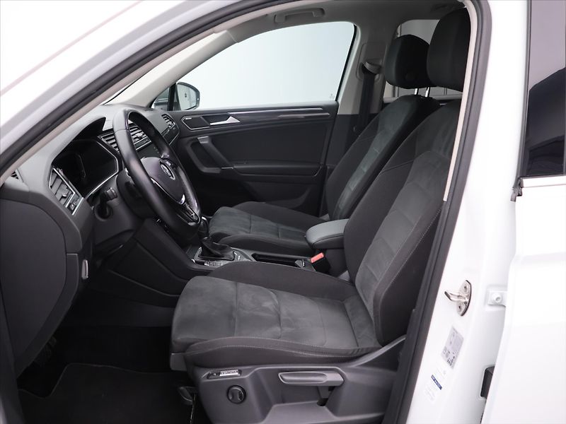 Volkswagen Tiguan Allspace 2,0 TSI 162kW DSG 4M LED 1.Maj - fotka 11 z 33