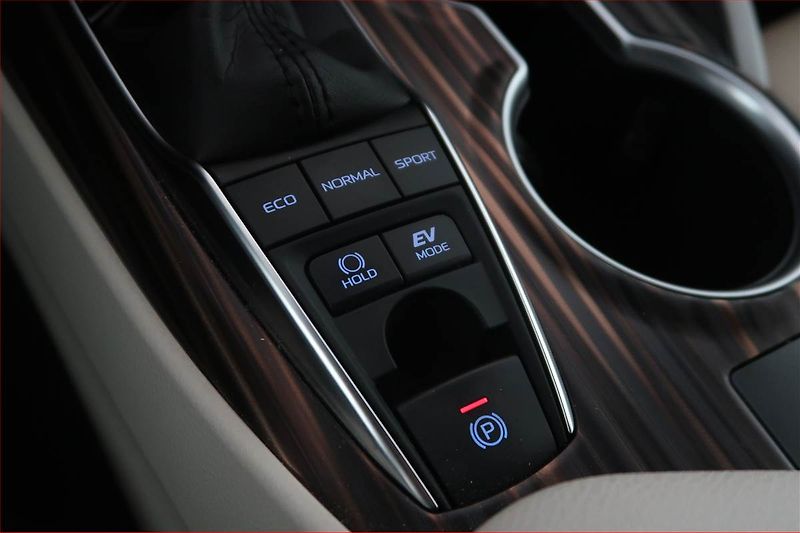 Toyota Camry (2021) 2.5 Hybrid - fotka 15 z 19