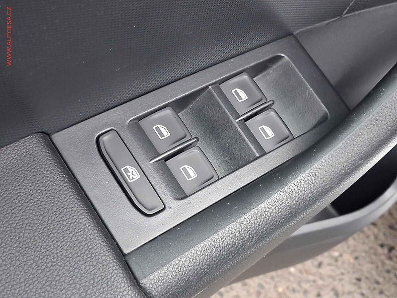 Škoda Rapid (2014) 1.6 TDi, Elegance, xenon - fotka 11 z 17