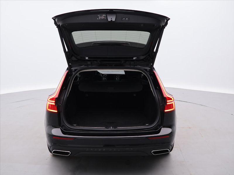 Volvo V60 2,0 B4 AWD Cross Country DPH - fotka 9 z 36