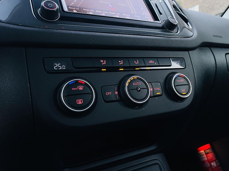 Volkswagen Tiguan 1.4TSI MANUÁL SENZORY TAŽNÉ  - fotka 38 z 45