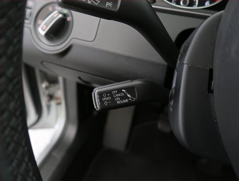 Volkswagen Passat (2012) Comfortline 2.0 TDI, Navi - fotka 19 z 21