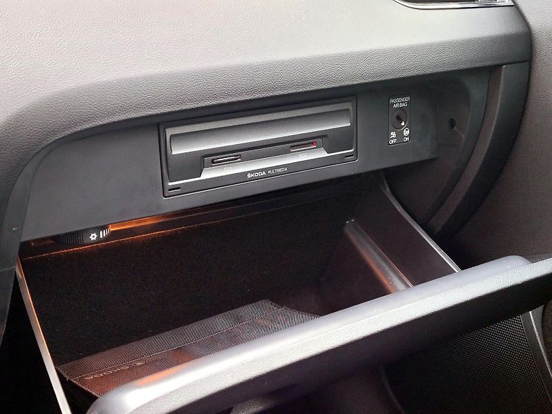 Škoda Octavia 1,6TDi SERV.KNÍŽKA,CEBIA 4x4 - fotka 33 z 46