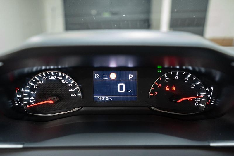 Peugeot 2008 1.2 PureTech 96 kW - fotka 12 z 27