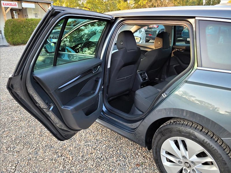 Škoda Octavia 1,0 TSI,CLEVER,LED,VÝHŘEV,NAVI - fotka 13 z 50