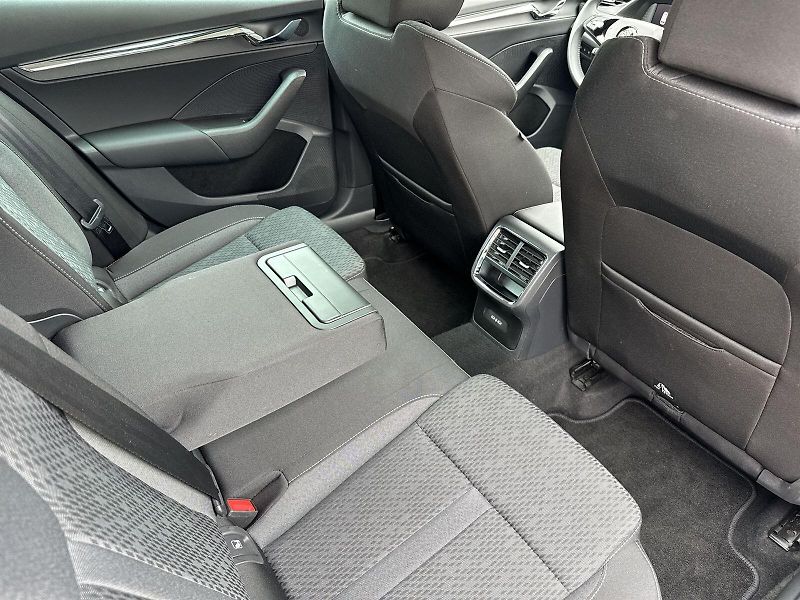 Škoda Octavia (2023) Combi 1.5 TSI M-HEV DSG Style - fotka 10 z 32