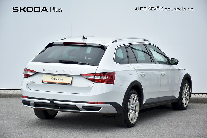 Škoda Superb (2020) Scout 2.0 TDI 140 kW 4x4 DSG - fotka 2 z 32